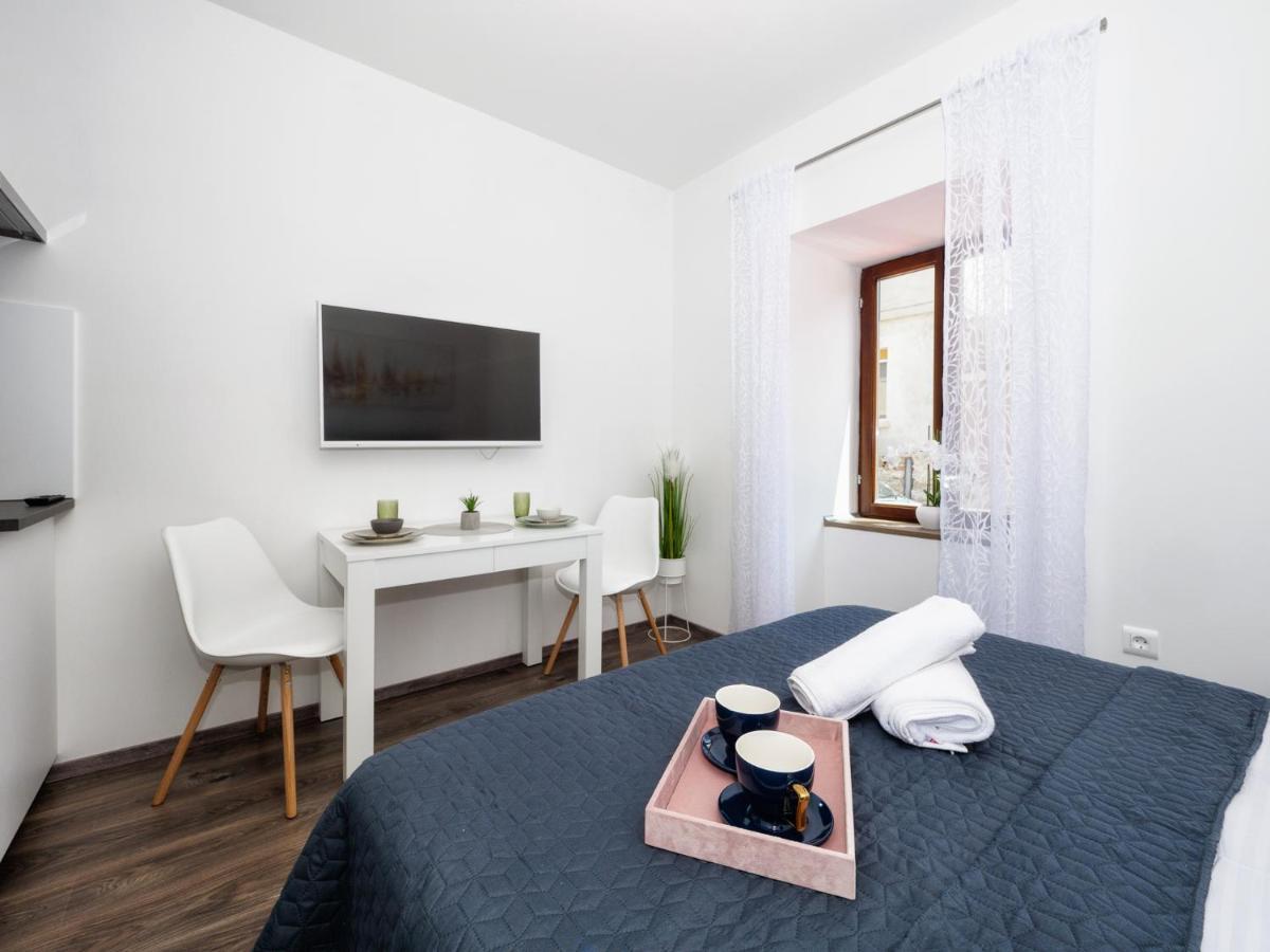 Arena Delight Studio Apartments Pula Ngoại thất bức ảnh