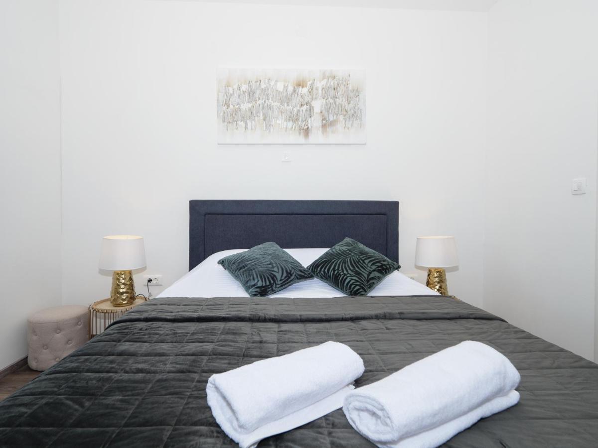 Arena Delight Studio Apartments Pula Ngoại thất bức ảnh